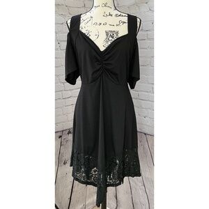 Nextmia Women’s Black Cold Shoulder Swing Tunic Top (Size 20)